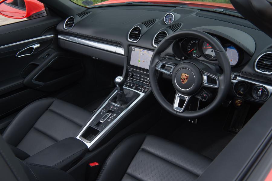  Porsche 718 Boxster S 2016 года  (UK) (фото 24 из 29)